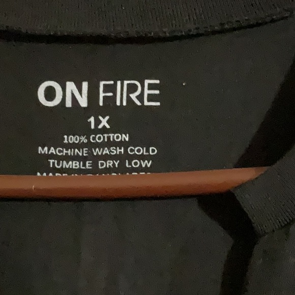 Tshirt - Picture 2 of 3